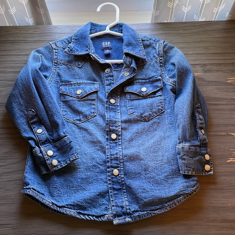 Worn once- GAP 2t denim shirt